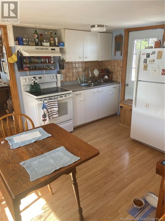 23 Leslie Lane Property Photo 8