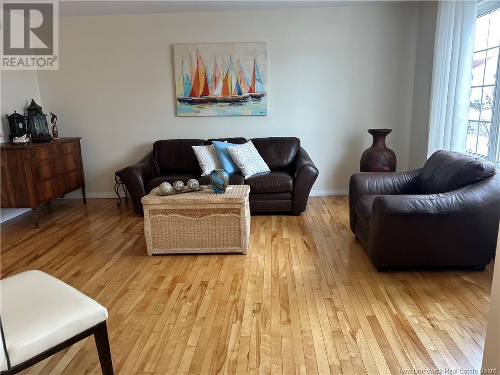 28 Stoneham Drive Property Photo 5