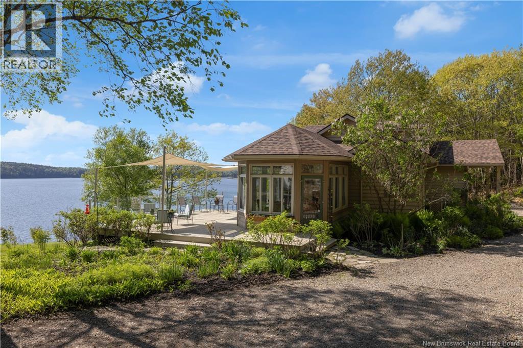 158 Hills Point Road Property Photo 1