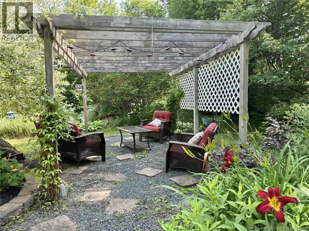 457 Rennie Road Property Photo 9