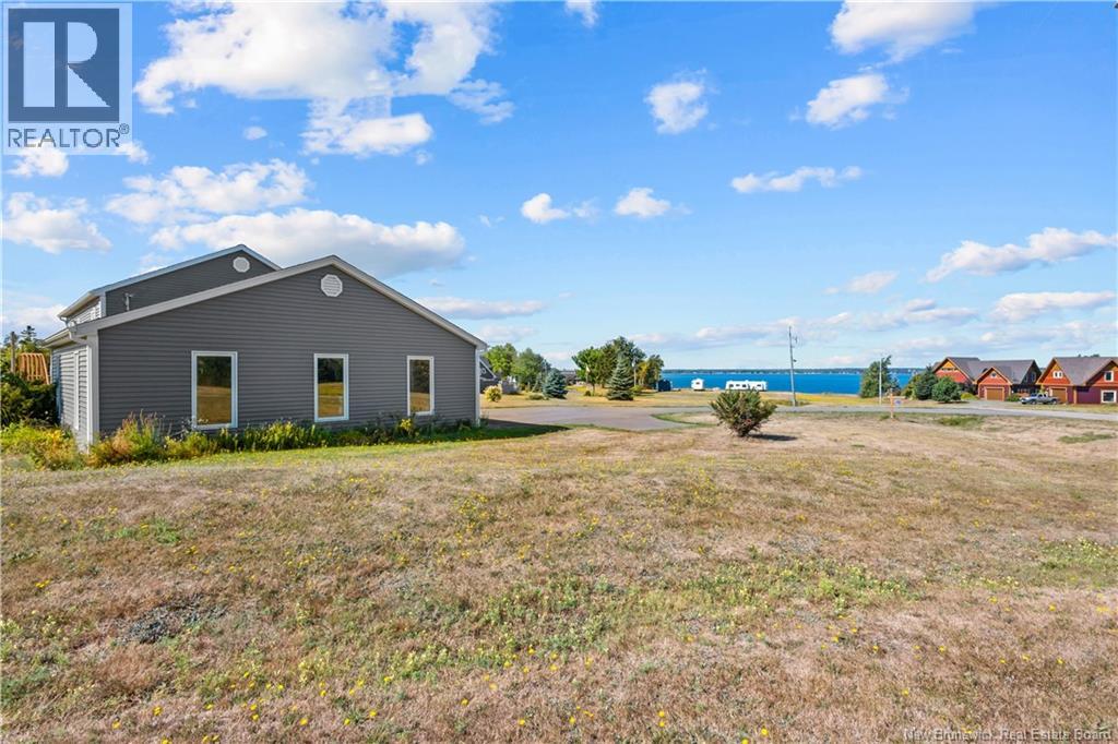 29 Islandview Boulevard Property Photo 45