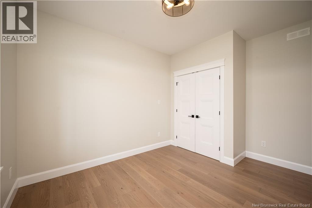 552 Royal Oaks Boulevard Property Photo 8
