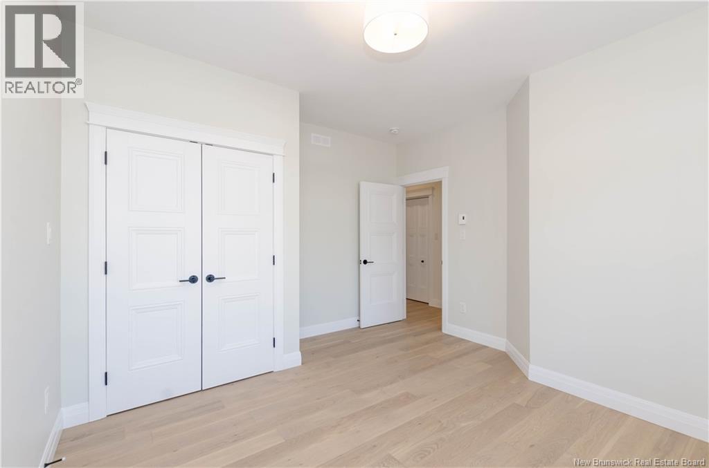 546 Royal Oaks Boulevard Property Photo 3