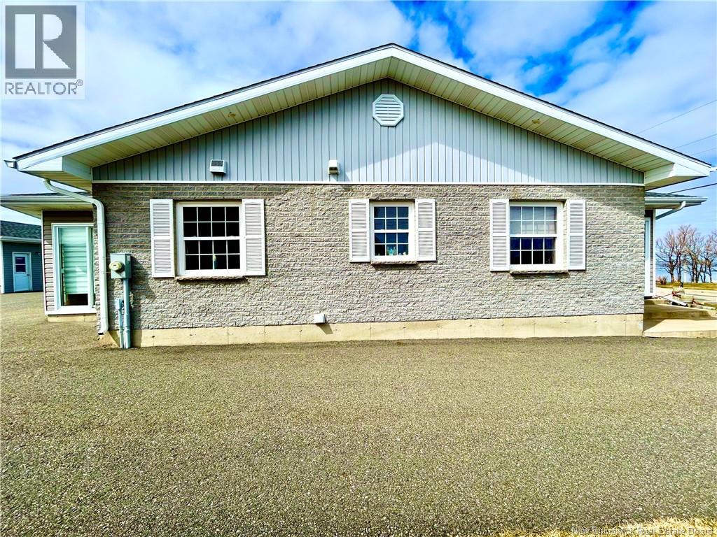 7662 Du Havre Property Photo 5