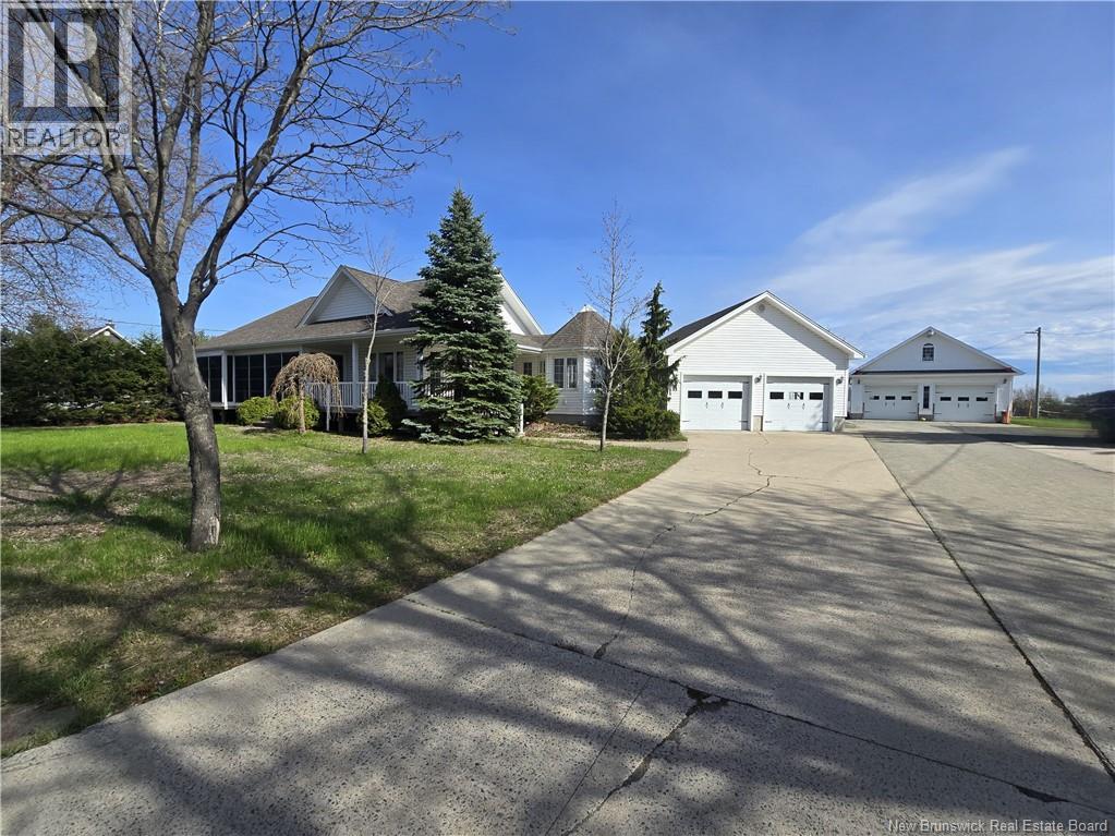 1044 Rue Louis G Daigle