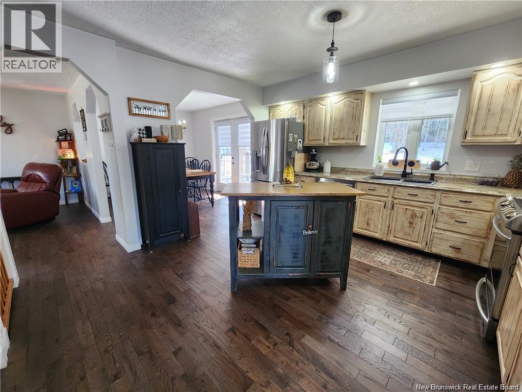 949 West River Road Property Photo 7