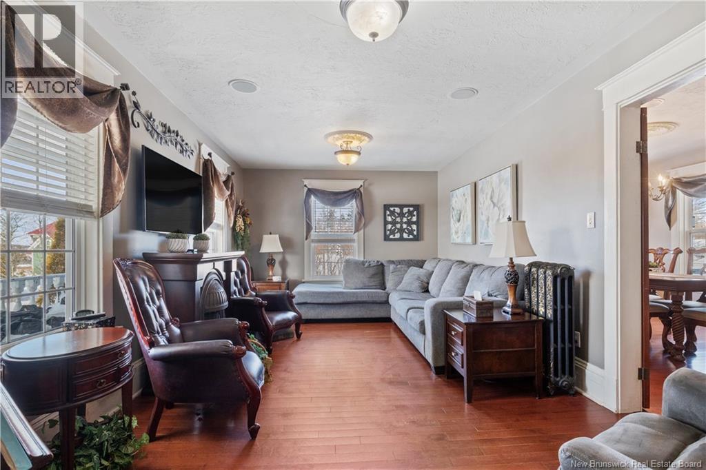 521 Royal Property Photo 4