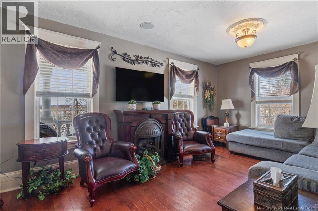 521 Royal Property Photo 5