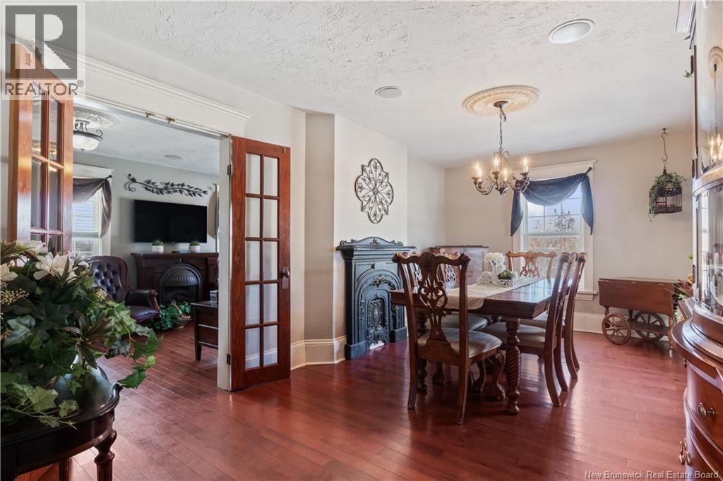 521 Royal Property Photo 6