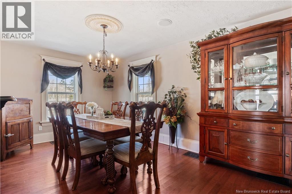 521 Royal Property Photo 7