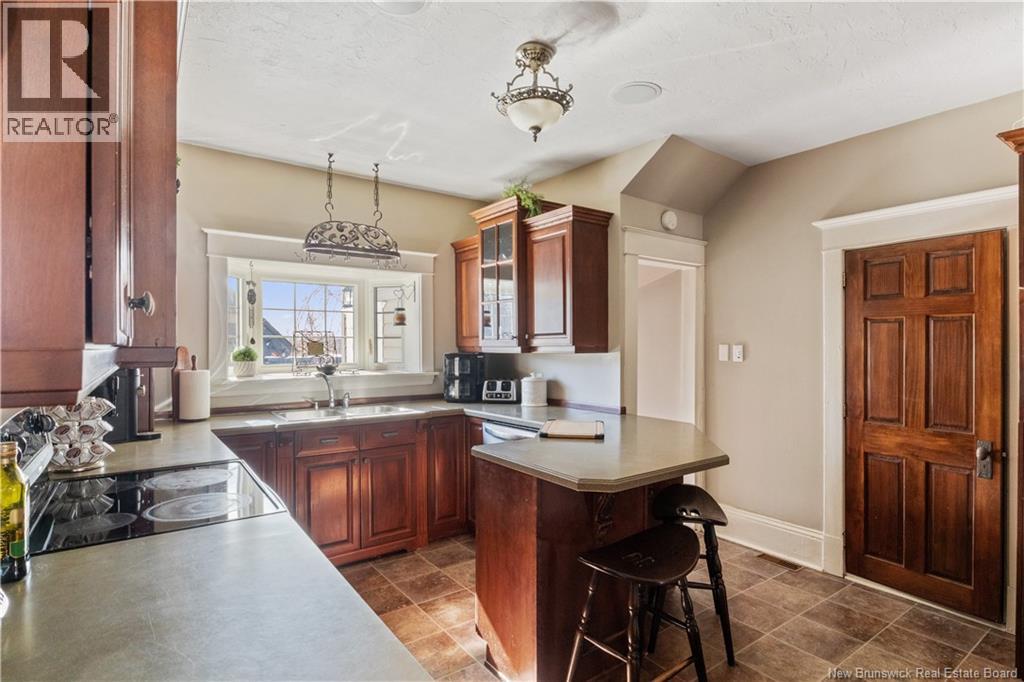 521 Royal Property Photo 9