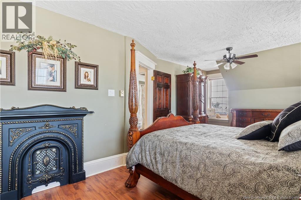 521 Royal Property Photo 20