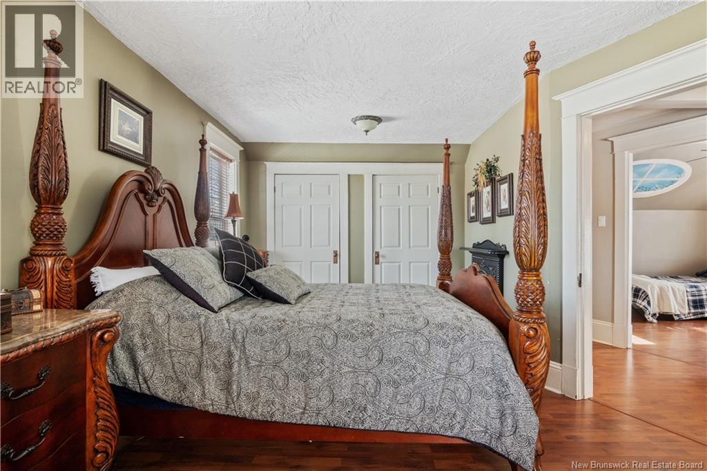 521 Royal Property Photo 22