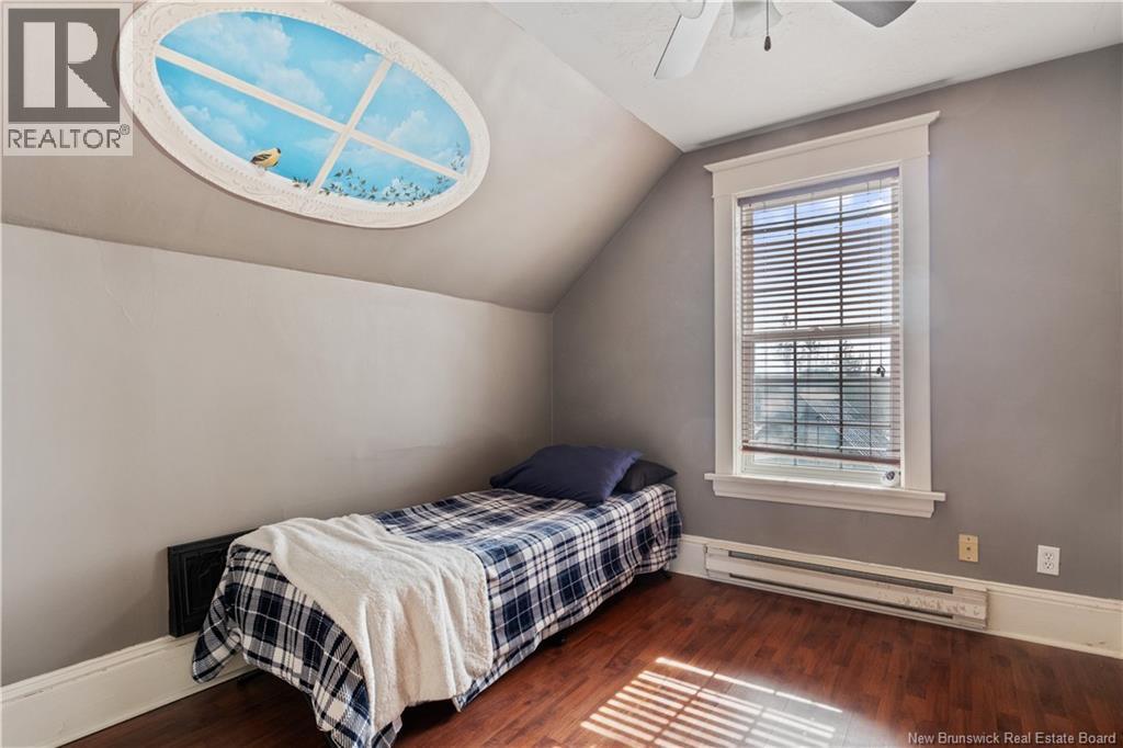 521 Royal Property Photo 23