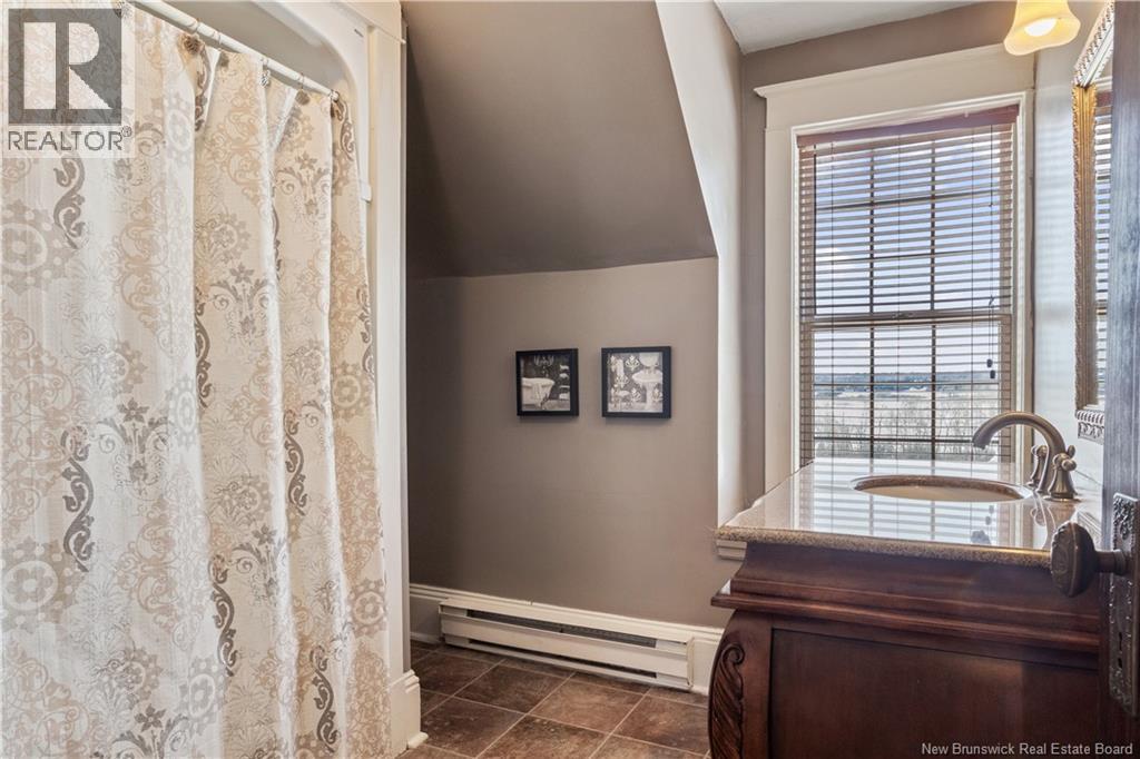 521 Royal Property Photo 28