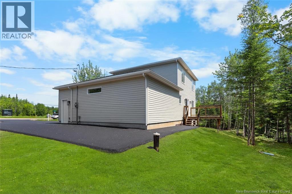 1141 La Vallée Property Photo 4