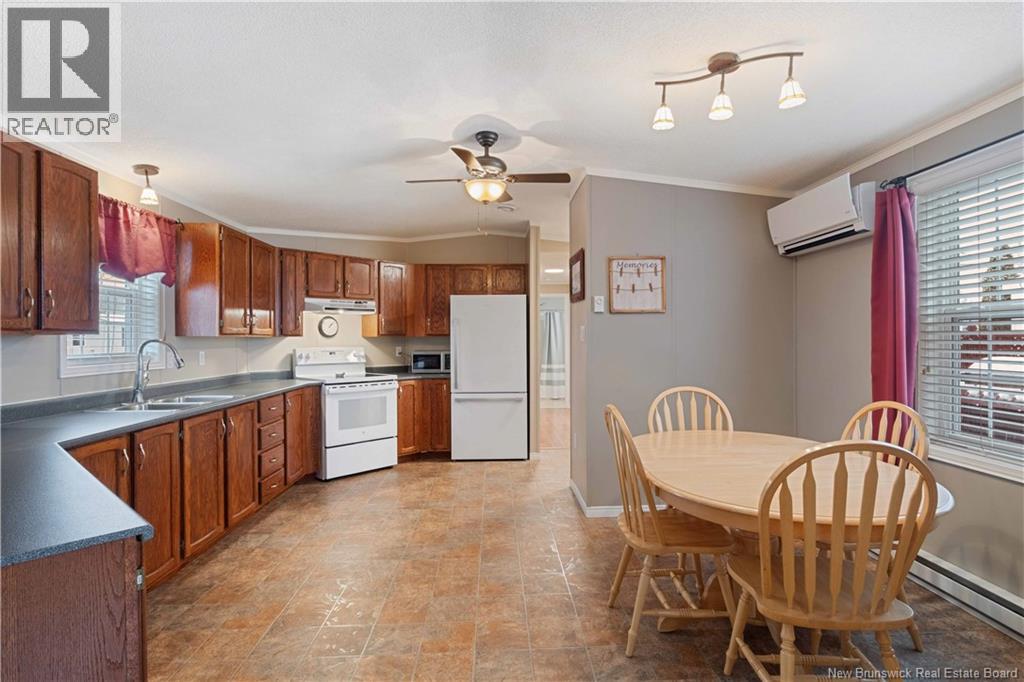 73 Andre Property Photo 4