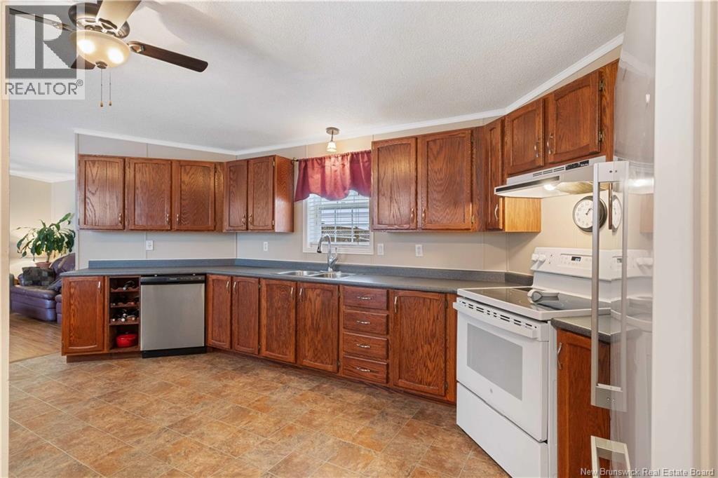 73 Andre Property Photo 5