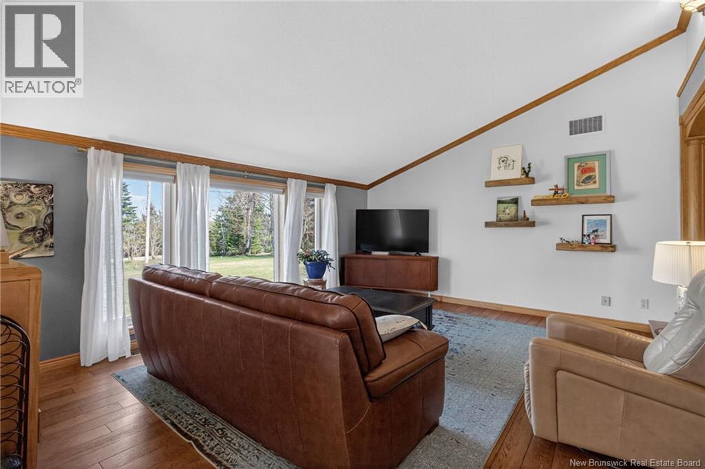 915 Dawson Property Photo 6