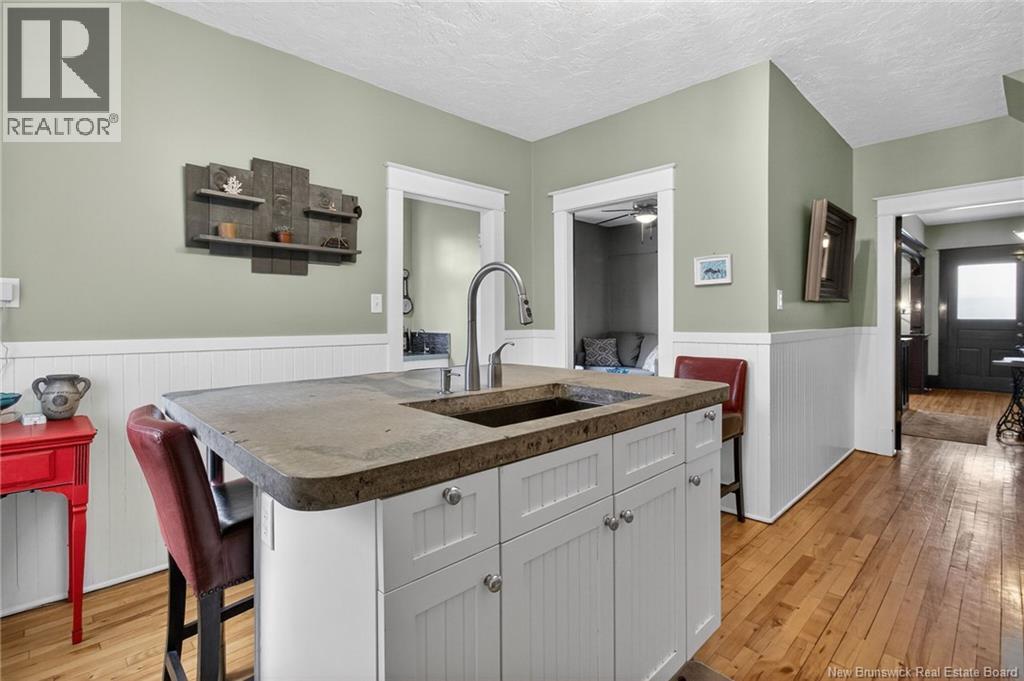 425 Lutz Street Property Photo 7