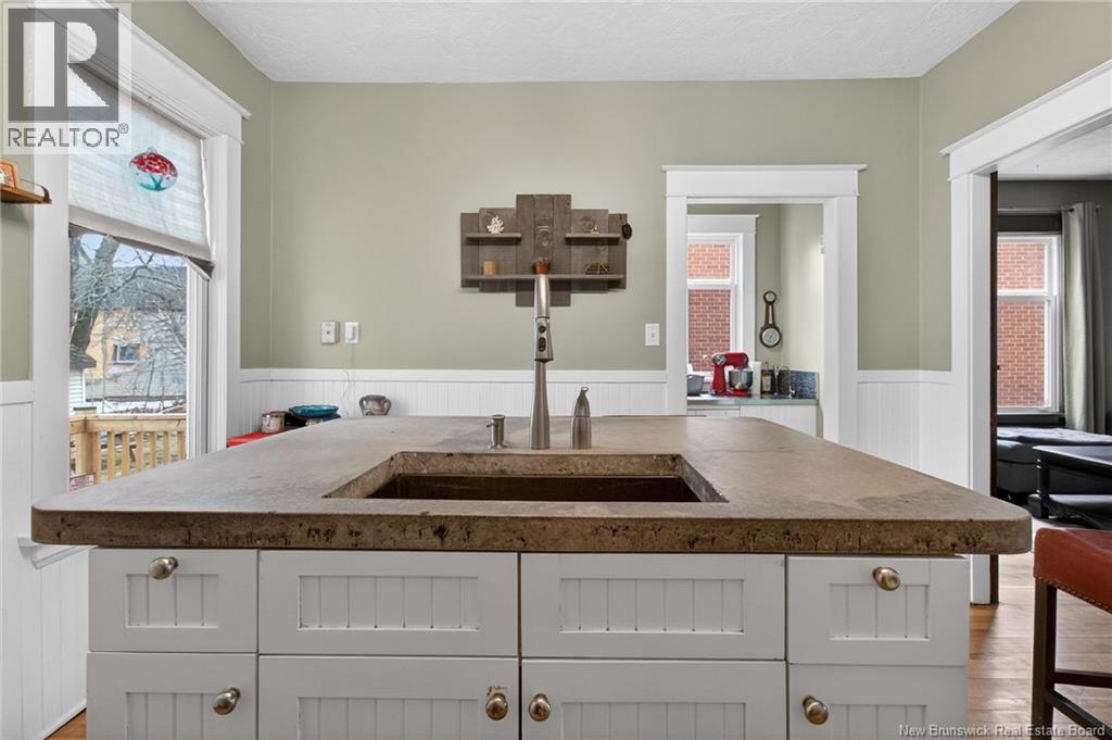 425 Lutz Street Property Photo 10
