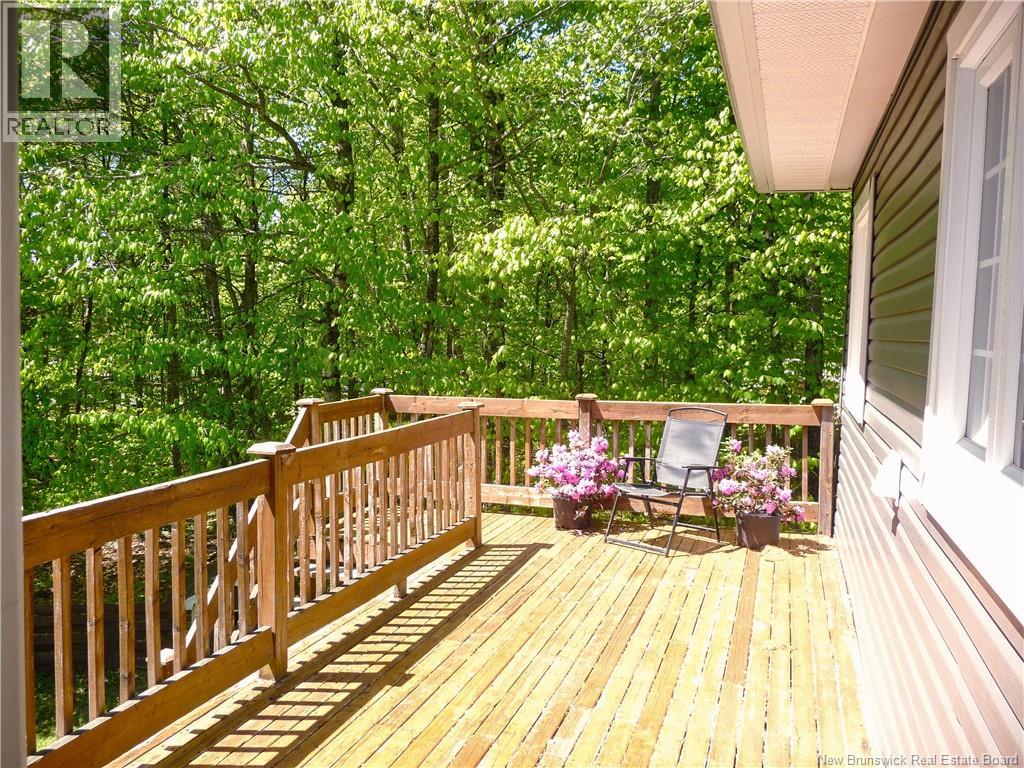 28 Mountain View Crescent Property Photo 14