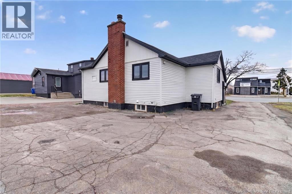 375 Champlain Street Property Photo 13
