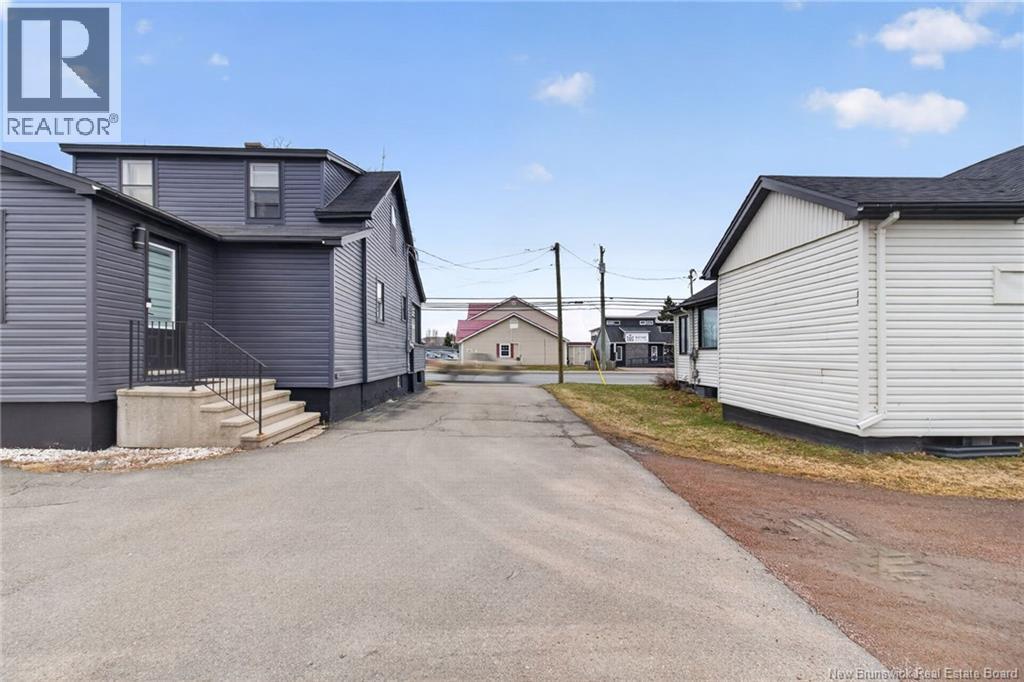 375 Champlain Street Property Photo 14