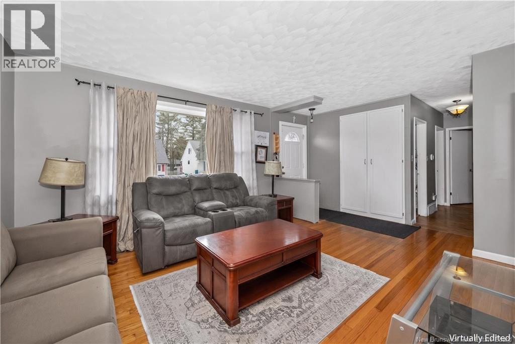 190 Maple Street Property Photo 4