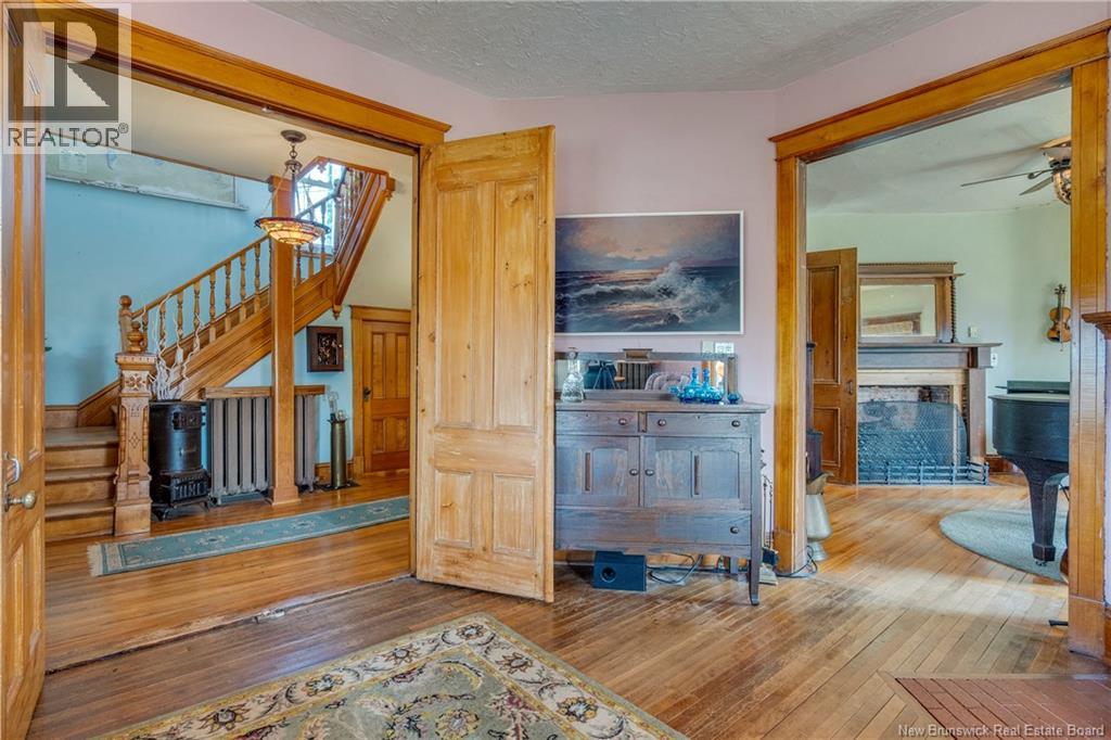657 Royal Road Property Photo 12