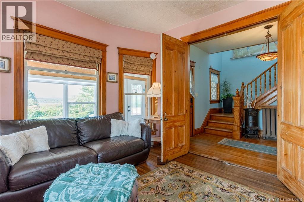 657 Royal Road Property Photo 13