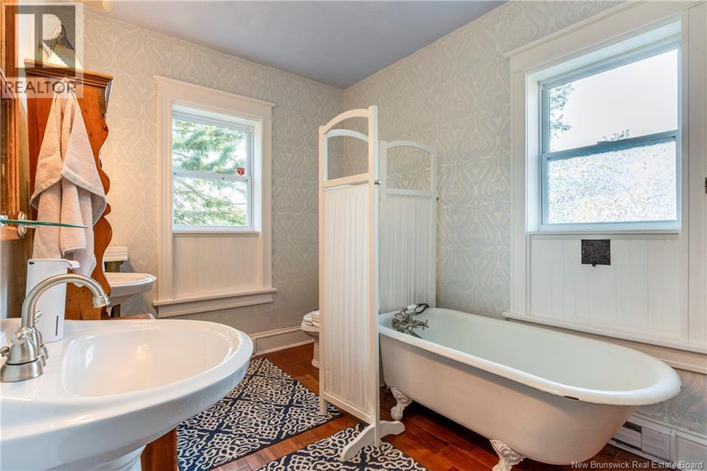 657 Royal Road Property Photo 33
