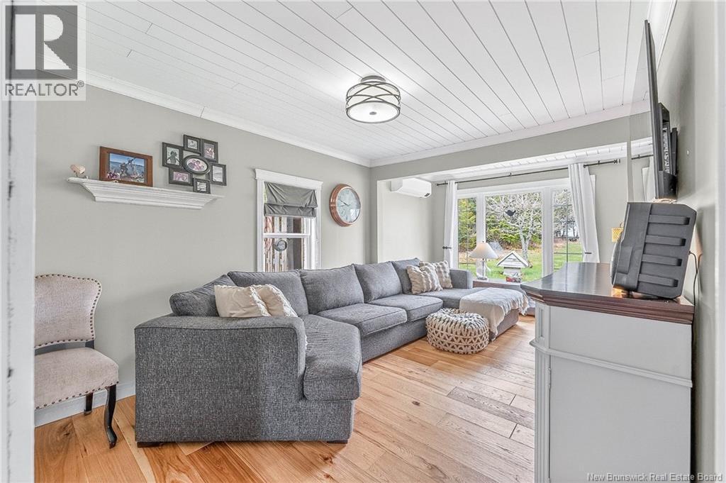 10 Stanley Oliver Road Property Photo 15