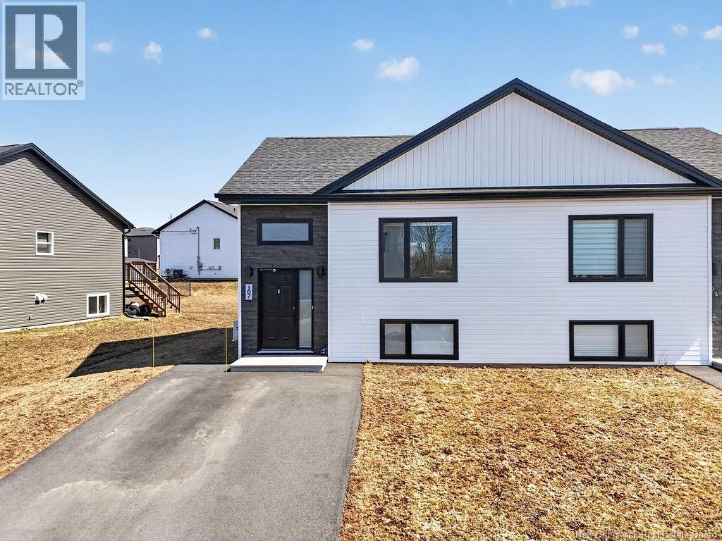 107 Francfort Crescent Property Photo 1