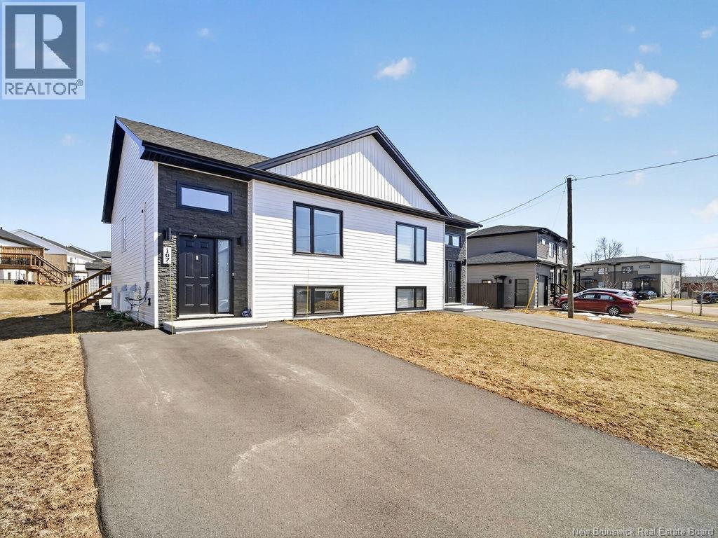 107 Francfort Crescent Property Photo 4