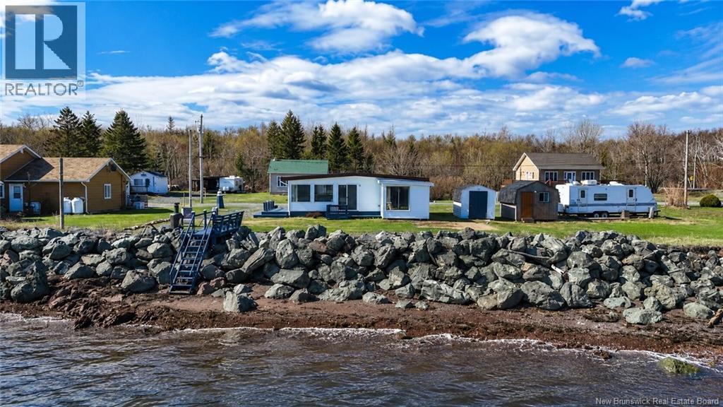 9 De L'anse Est Property Photo 1