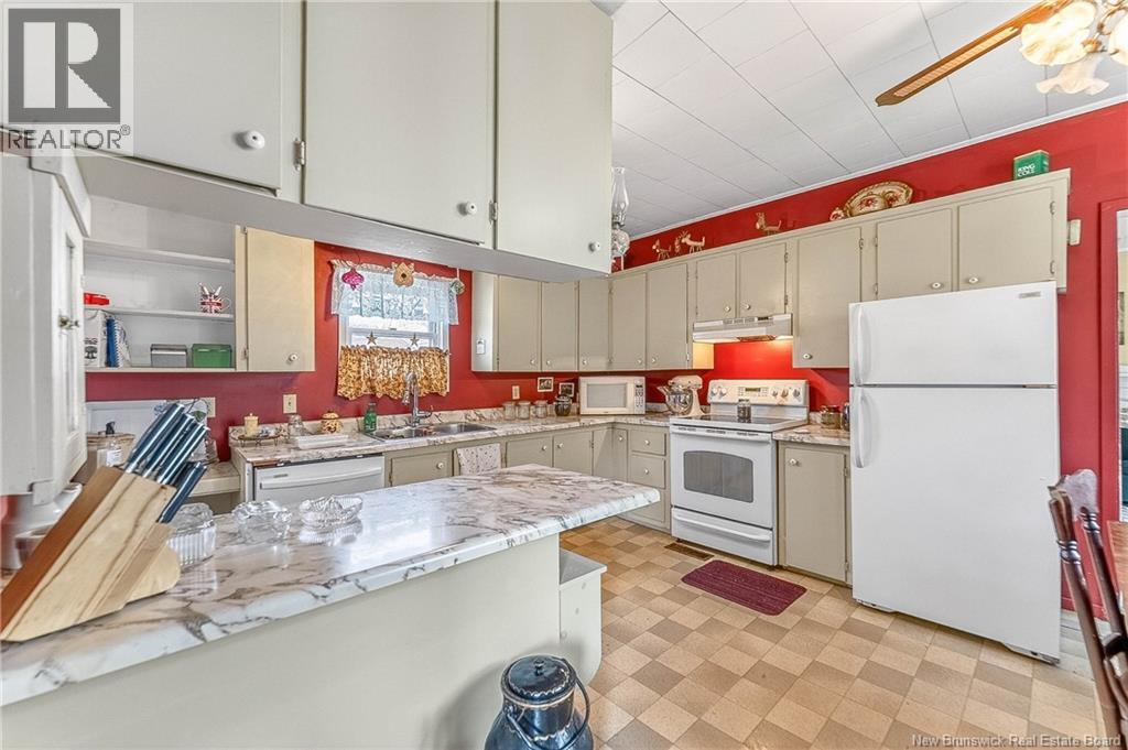 5 Pinewood Street Property Photo 11