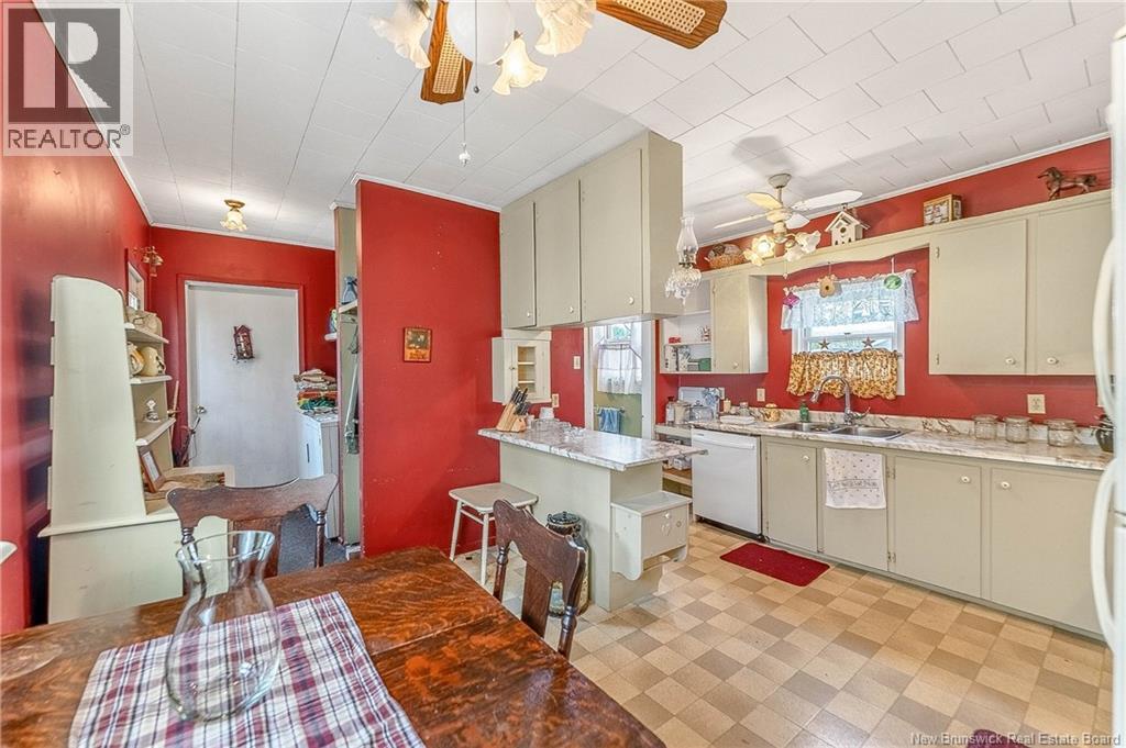 5 Pinewood Street Property Photo 12
