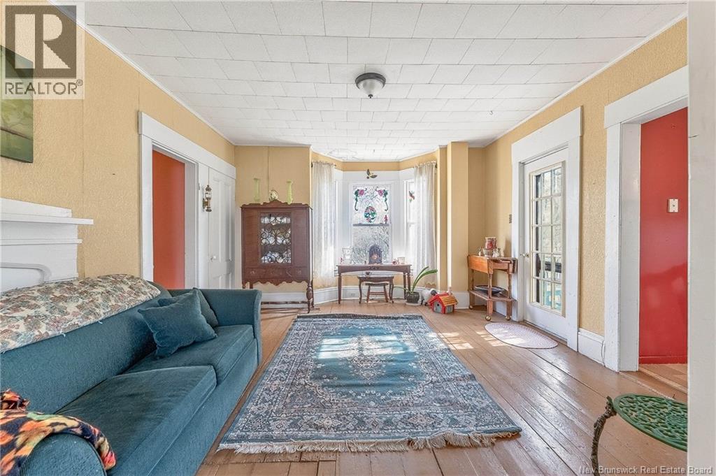 5 Pinewood Street Property Photo 22