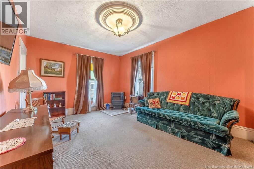 5 Pinewood Street Property Photo 28