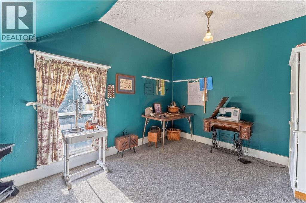 5 Pinewood Street Property Photo 33
