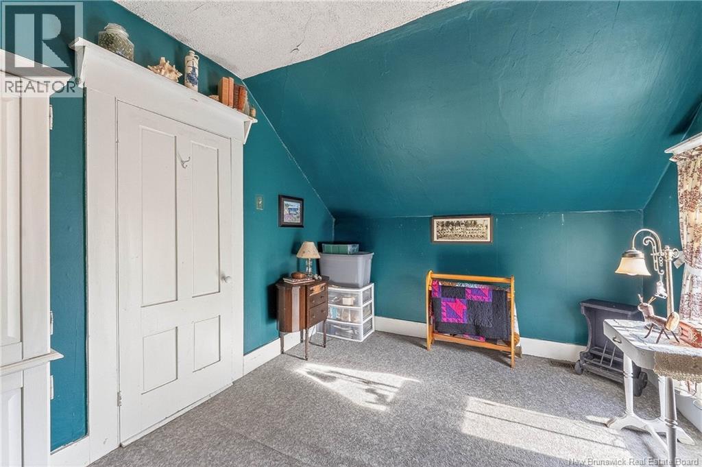 5 Pinewood Street Property Photo 35