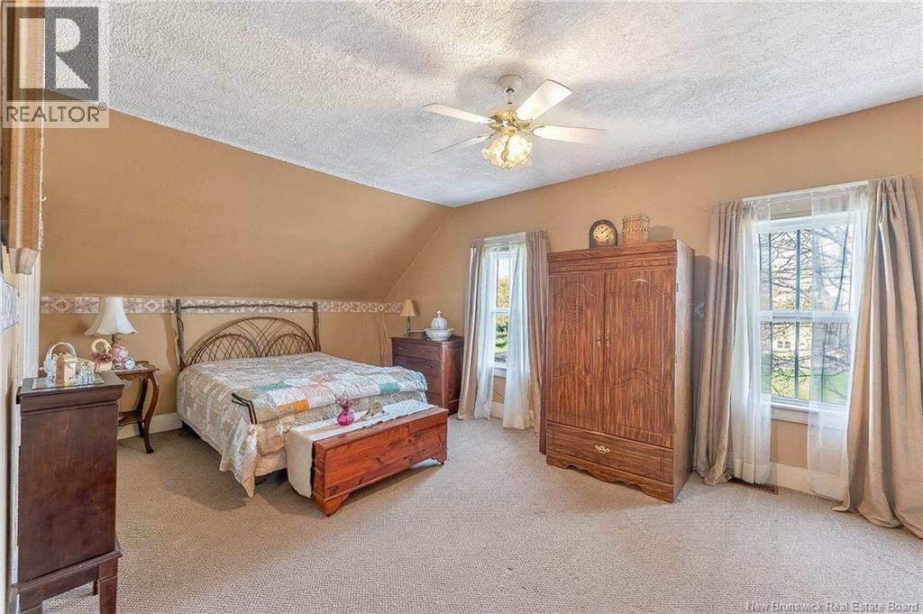 5 Pinewood Street Property Photo 36