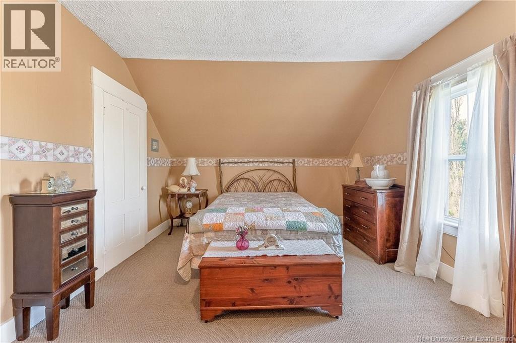 5 Pinewood Street Property Photo 37