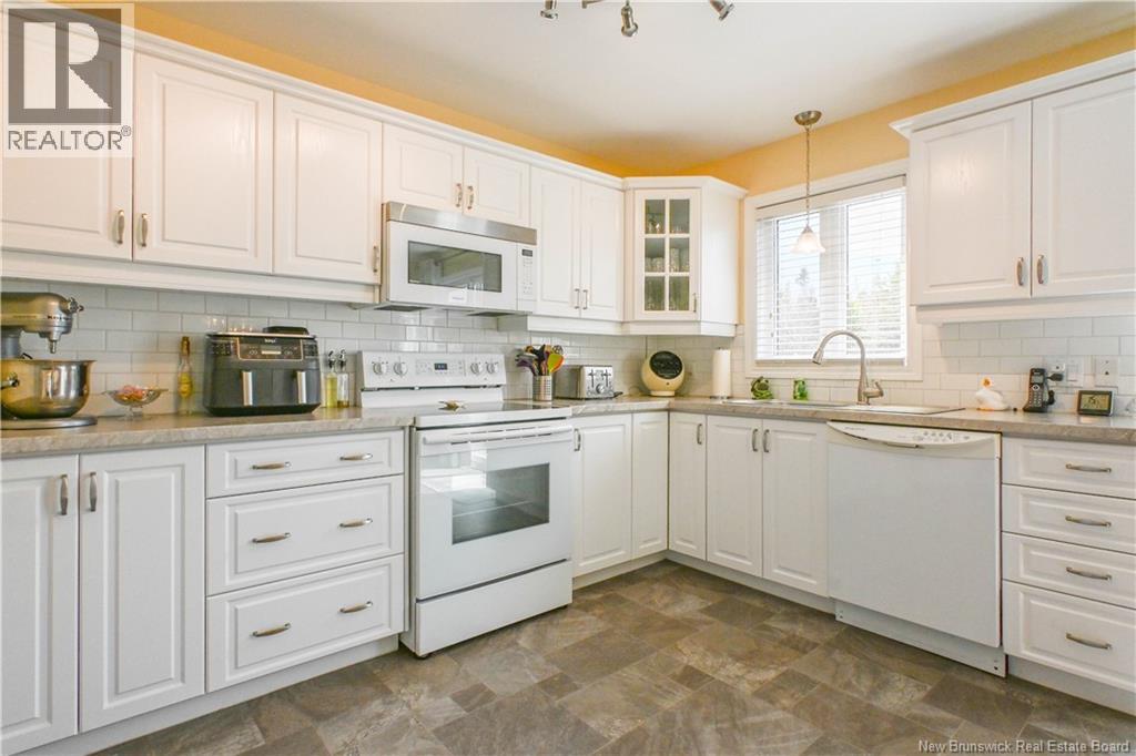 33 De La Baie Street Property Photo 11