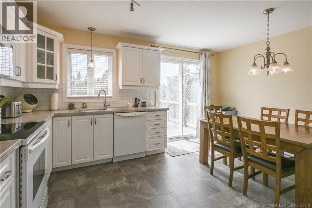 33 De La Baie Street Property Photo 12