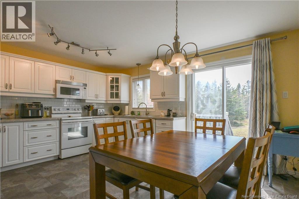 33 De La Baie Street Property Photo 13