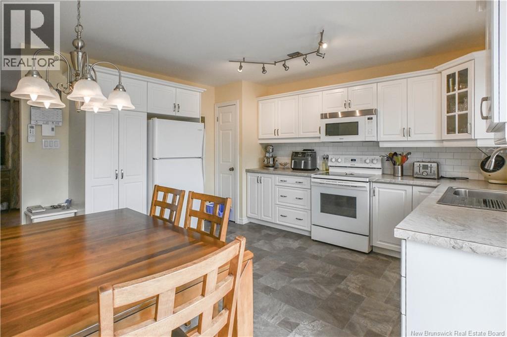33 De La Baie Street Property Photo 15