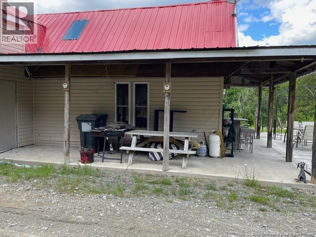 1466 Paradis Road Property Photo 3