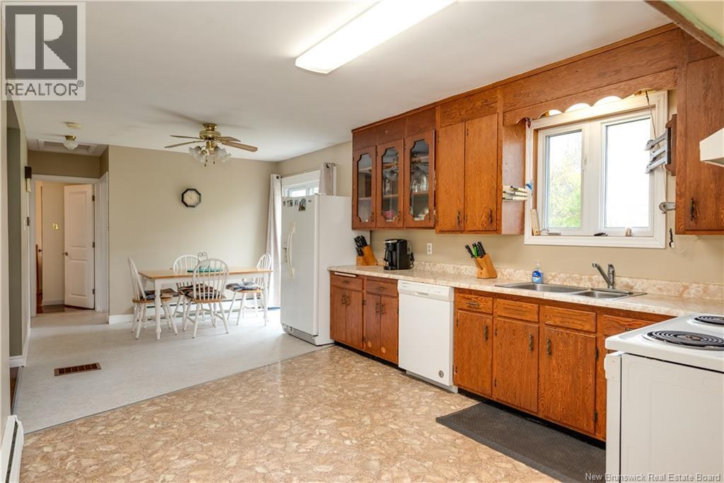 5712 King Street Property Photo 7